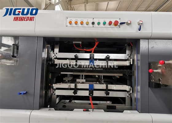 Máy cắt khuôn phẳng